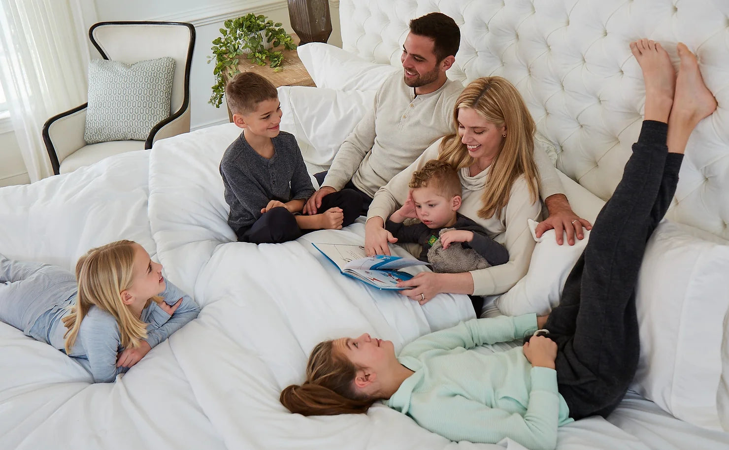 Guide to FamilySized Beds and Alaskan King Mattresses